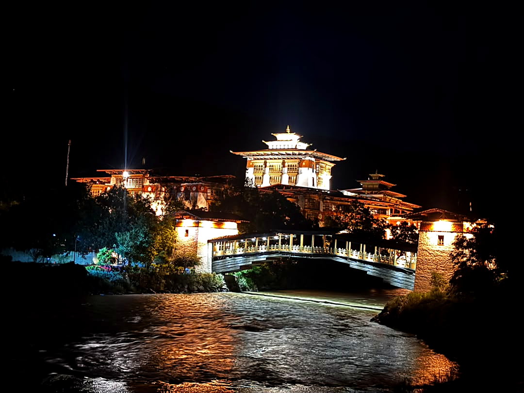 The suspension bridge over the Pho Chhu river near Punakha at night